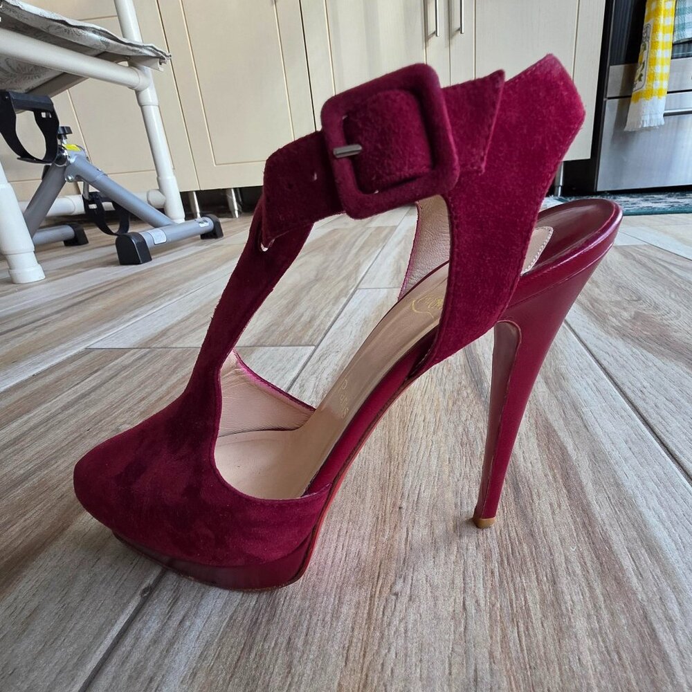 Christian Louboutin Orlan Red Leather Suede 140  Peep-Toe T-Strap Eur. 38.5